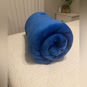 Holiday throw blanket